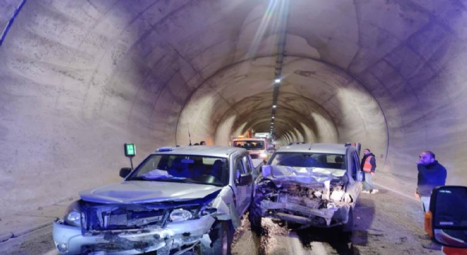 Artvin'de tünelde kaza: 7 yaralı