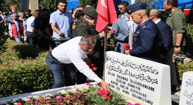 'Bu vatan için canımızı vermeye hazırız'