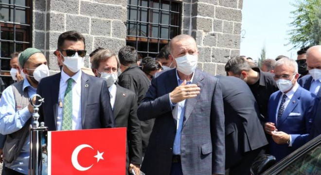 'Cumhurbaşkanlığı sistemi gayet iyi gidiyor'