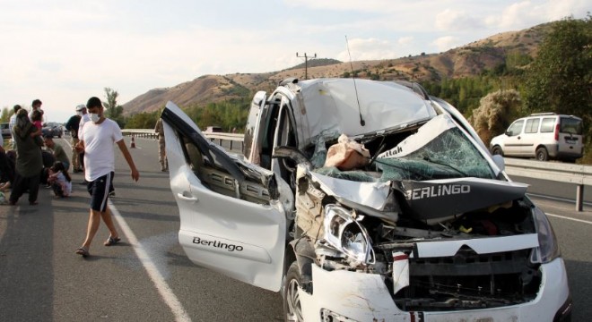 Erzincan yolunda kaza: 1'i ağır, 7 yaralı