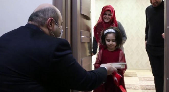 Aziziye'de çocuklara 23 Nisan hediyesi