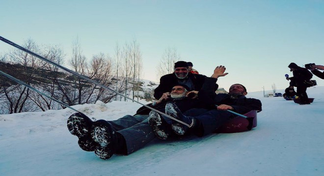 Erzurum'da dedeler leğenlerle kaydı