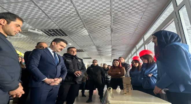 Karayazı Anadolu Lisesi'nde bilim sergisi açıldı