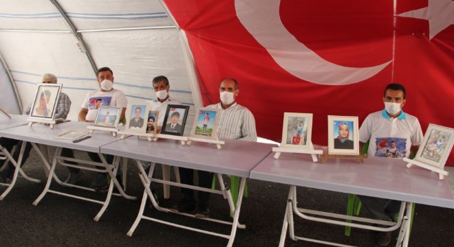 ‘Kulağımız telefonda, gözümüz kapıda'