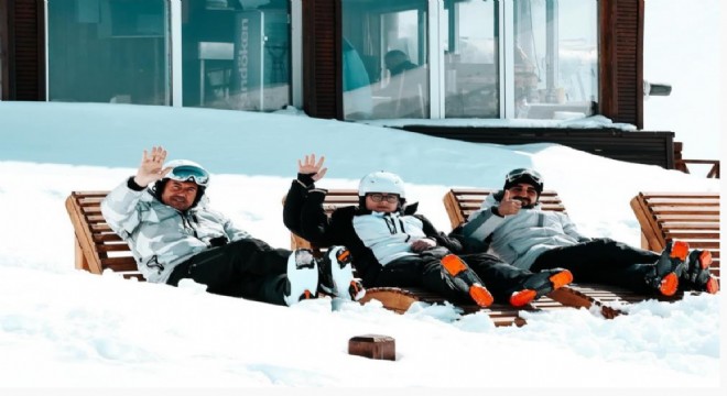 Palandöken'in zirvesinde şezlong keyfi