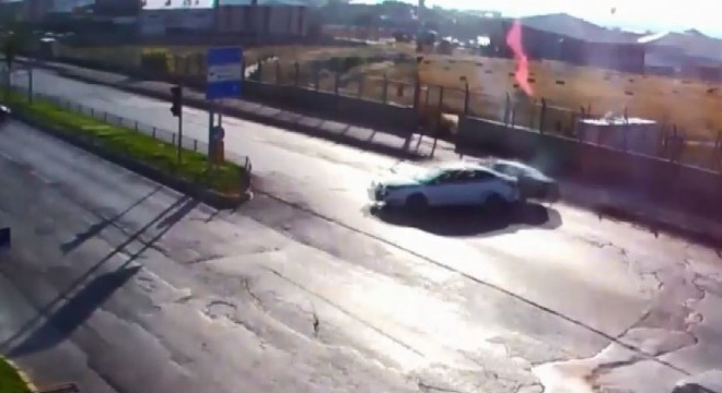 'U' dönüşü yapmak isterken kazaya yol açtı