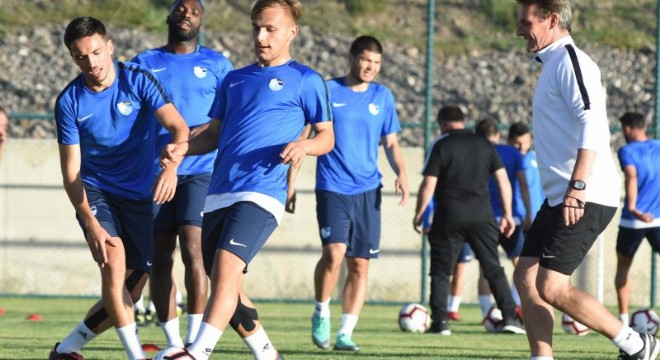 10 futbolcu geldi, 11 futbolcu gitti