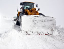 105 köy yolunda hummalı çalışma