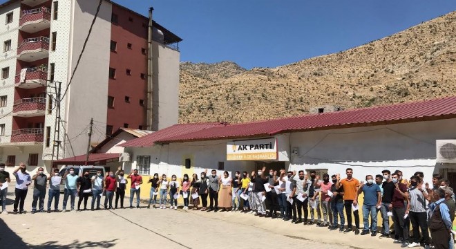 11 bin nüfuslu ilçede 6 bin kişi AK Parti'ye üye oldu