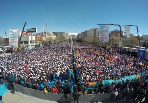 AK Mitinge akademisyen notu