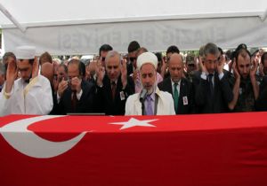 ‘Şehitler ölmez, vatan bölünmez'