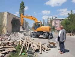 Oltu Aslanağa Camisi yıkıldı 