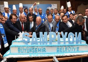 Davutoğlu'ndan şampiyonlara tebrik