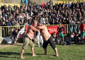 Uzundere'de 140 pehlivan çayıra çıktı