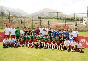 16 ilin minik futbolcuları Erzurum'da