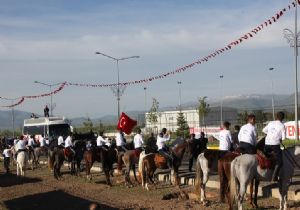 Cumhurbaşkanına görkemli karşılama