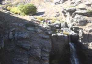 Doğa hayranları Tortum Şelalesi'nde buluşuyor