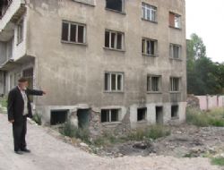 Mahalle boşaldı Ayyaşlar doldu!