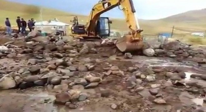 2 ilçede yağmur hayatı felç etti