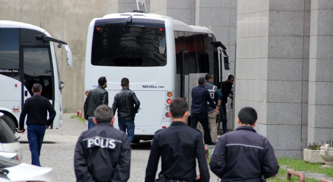 2 kişinin öldüğü kavganın 17 şüphelisi adliyede