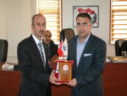 ‘Tek mutluluğumuz, halka hizmettir'