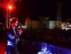 Kent Meydanında ilahi rüzgarı