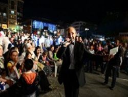 Kent Meydanında Gürbüz rüzgarı