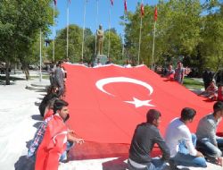 Terörü lanetlediler
