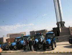 Traktörle dünya turuna çıktılar