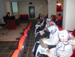Kur'an kursu öğreticilerine seminer
