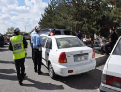 ‘Açım' dedi, kendini yaraladı