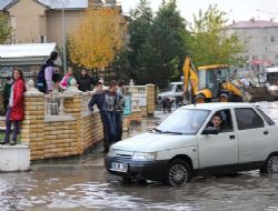 Yağmur hayatı felç etti
