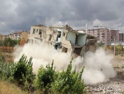 Son apartman da yıkıldı..