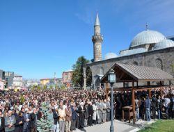 Gülen dualarla uğurlandı