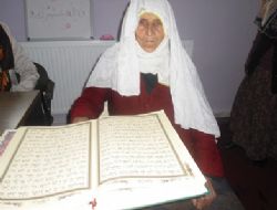 90 yaşında Kur'an öğrendi