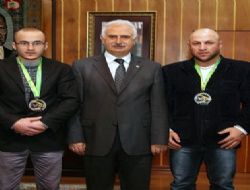 ATAÜNİ'de sporculara destek