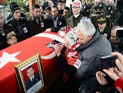 Şehit eşinden son veda
