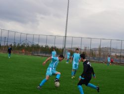 Liseliler futbolda yarışıyor