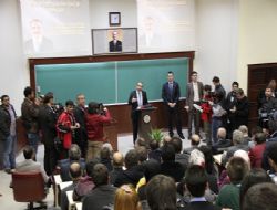 Dinçer, öğrencilere ders verdi