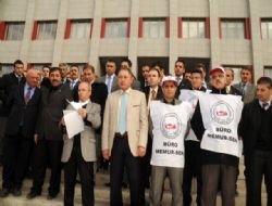 Adliye önünde eylem