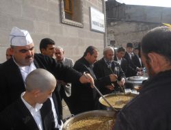 Tortum Müftülüğü aşure dağıttı