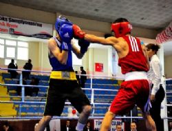 Boksta yarı final heyecanı