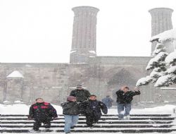 Kar Aralık'a kaldı