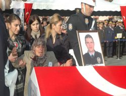 ‘Mücahit ölmedi, yaşıyor, yaşayacak'