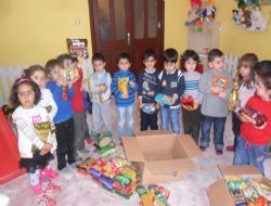 Çocuklar getirdi, belediye dağıttı
