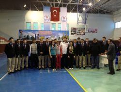 126 sporcu masa tenisinde yarıştı