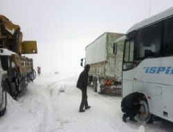İspir yolu çığ nedeniyle kapandı