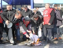 Maaş bodrolarını yaktılar