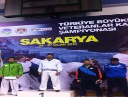 Bir madalya da Akbulut'tan
