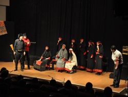 ‘Töre' ayakta alkışlandı